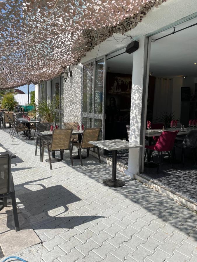 Hotel La Clé Saint-André-de-Sangonis Esterno foto